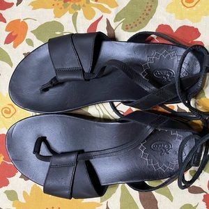 EUC CHACO Sage‎ Black Leather Ankle Wrap Strap Sandals J106896 Womens 6 EU 37